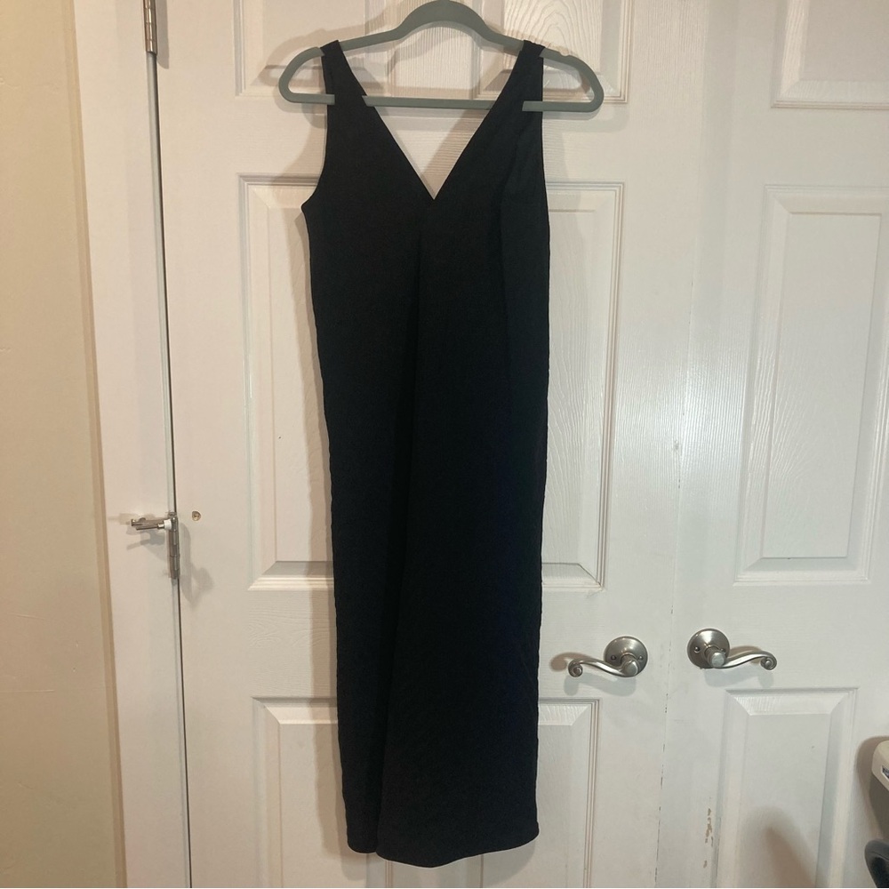 Everlane The City Stripe black textured sleeveless v-neck midi dress LBD size 0